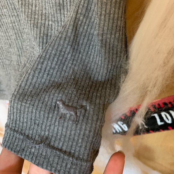 Pink Victoria secret shirt - Picture 3 of 5